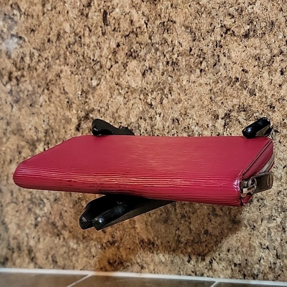 Louis Vuitton Epi Leather Long Wallet - Picture 5 of 16